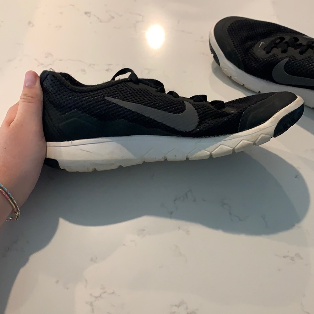 all black nike size 5.5 running shoes